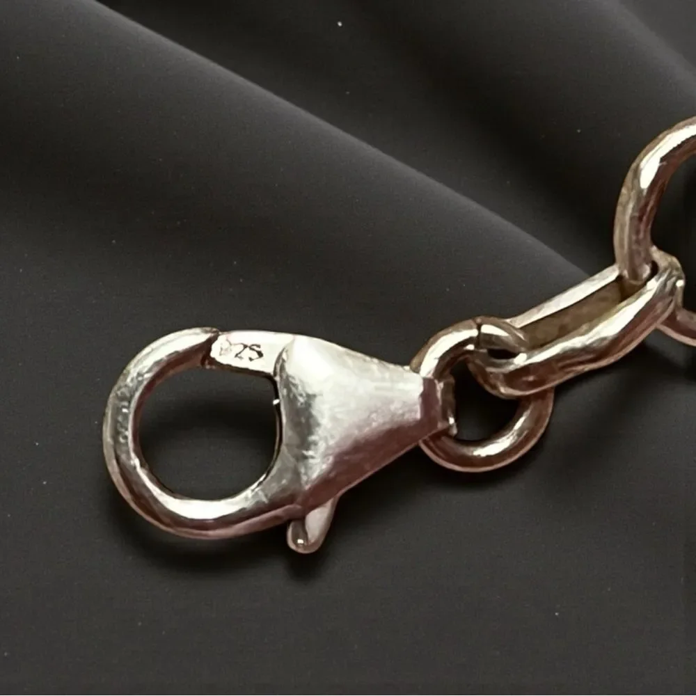 925 Sterling Silver this stunning